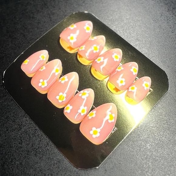 Short coffin pink flower handmade press on nails - Picture 2 of 5